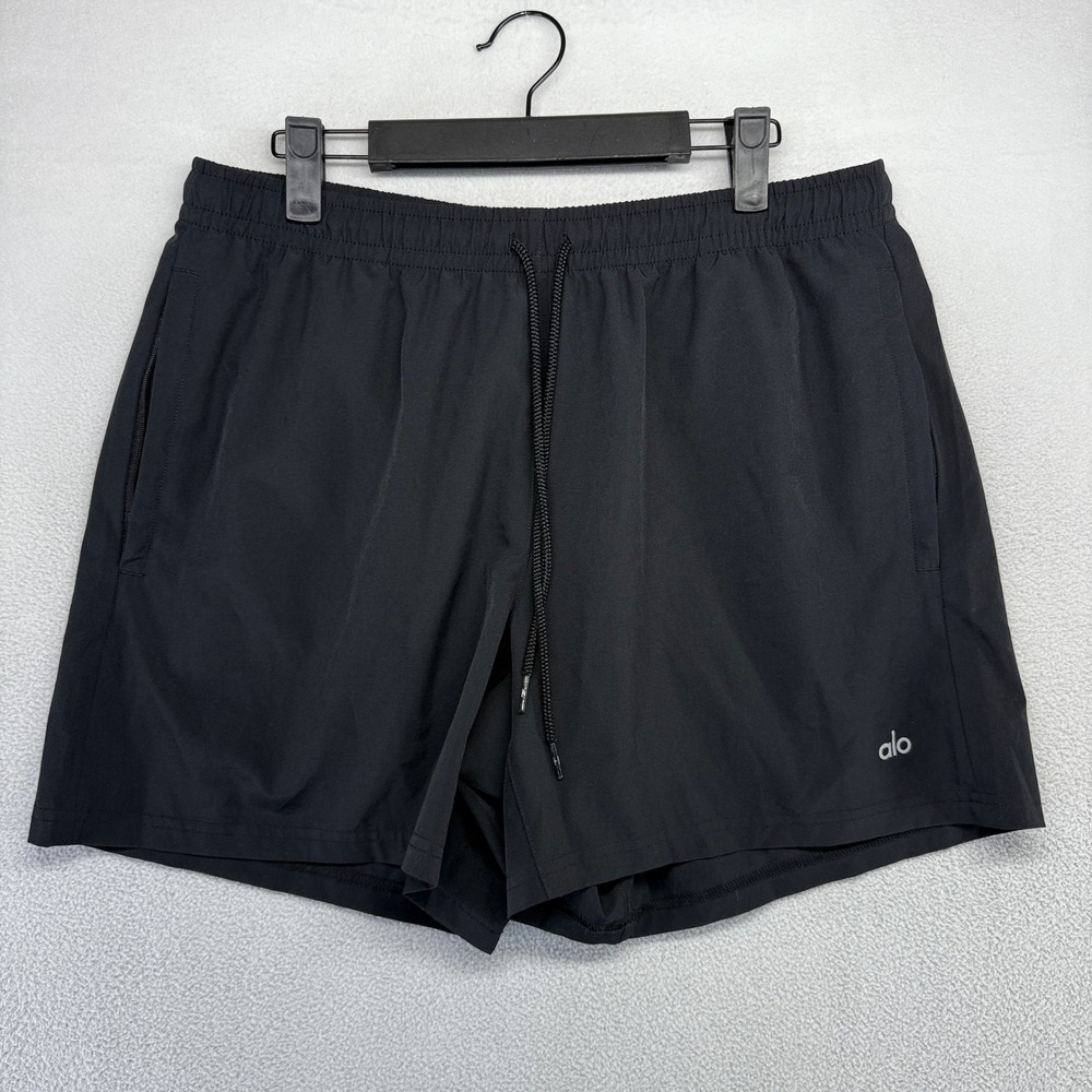 Alo Yoga Shorts Mens Medium Black Performance Workout Athletic Gym 5.5 inch